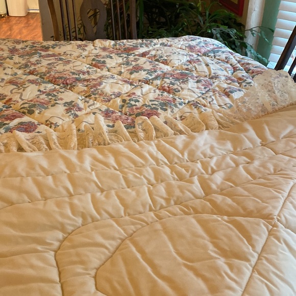 Croscill Bedding Vintage Crosscill Floral Twin Comforter Lace Trim